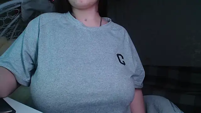 Snapshot of ElviraCutiee chatting on December 2025 07:33:02 PM ElviraCutiee online show from December 2025 07:33:02 PM