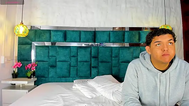  bonnyandclyde online show from March 2026 12:42:01 PM