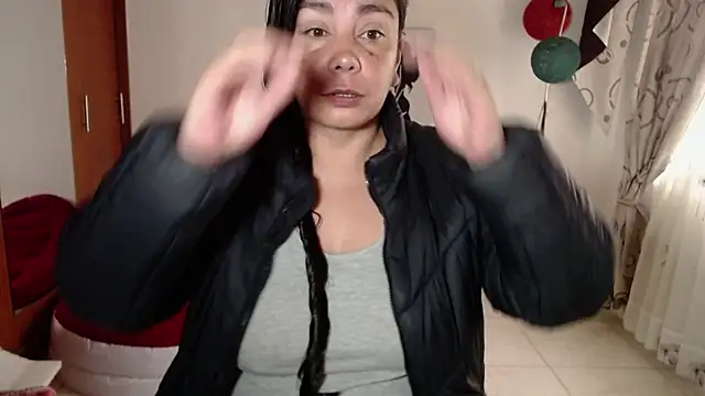 vivian-milf online show from December 2025 12:36:01 PM