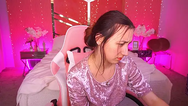 RoxieRay online show from March 2026 12:49:01 PM