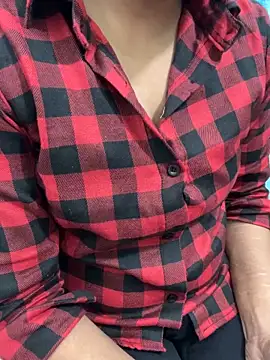 Snapshot of Juliekhan_98 chatting on November 2025 08:39:02 AM Juliekhan 98 online show from November 2025 08:39:02 AM