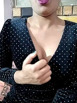 RASHMI SHARMA9 online show from March 2026 01:15:02 PM