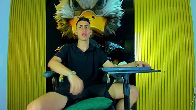 twink scott  online show from December 2025 05:05:01 AM