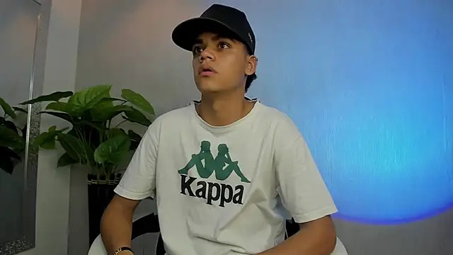 Isaac Collins  online show from December 2025 07:34:02 PM