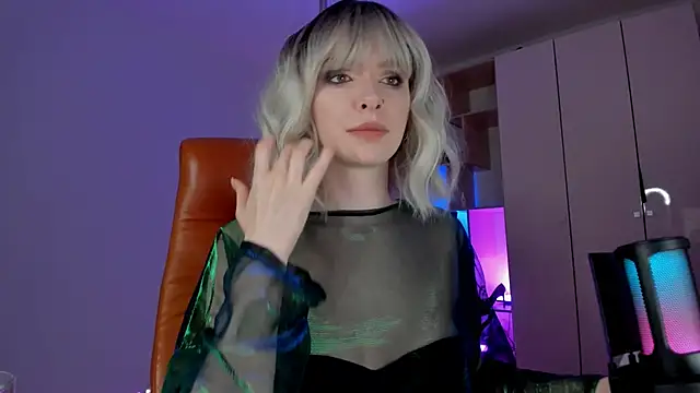 Snapshot of Mistress_Iris chatting on June 2026 08:08:01 PM Mistress Iris online show from June 2026 08:08:01 PM