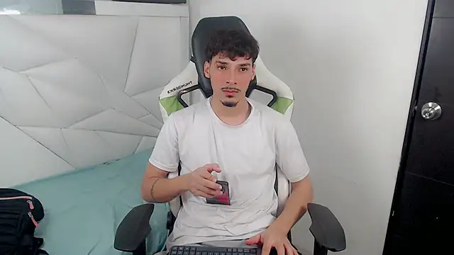 Snapshot of Yankeee_ chatting on November 2025 03:42:02 AM Yankeee online show from November 2025 03:42:02 AM