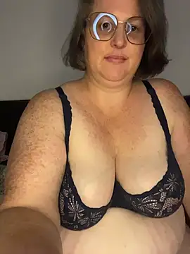 Snapshot of bea_french_curvy chatting on June 2026 07:34:02 PM bea french curvy online show from June 2026 07:34:02 PM