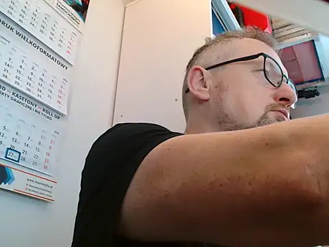 Snapshot of your_tipie chatting on November 2025 07:54:01 AM your tipie online show from November 2025 07:54:01 AM