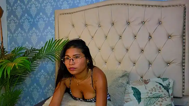 Miaa Collinss online show from December 2025 08:47:01 PM