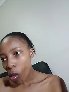 Snapshot of MsParisSmith chatting on July 2026 03:40:01 PM MsParisSmith online show from July 2026 03:40:01 PM