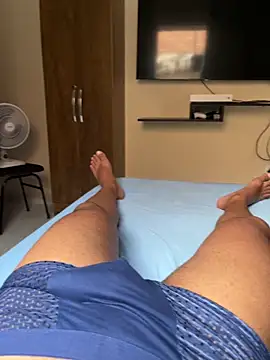 Snapshot of Reenanx chatting on December 2025 08:25:01 PM Reenanx online show from December 2025 08:25:01 PM