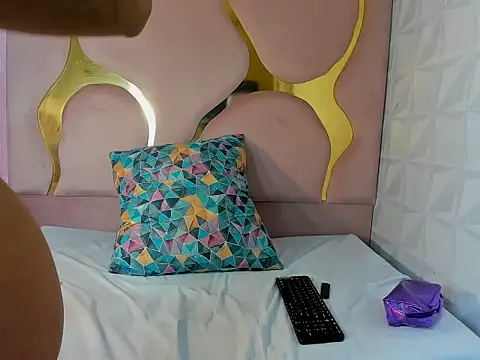 peachrouge online show from December 2025 08:37:02 PM