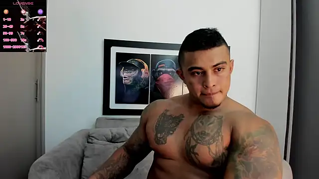 Snapshot of Maxkarther chatting on November 2025 07:51:02 PM Maxkarther online show from November 2025 07:51:02 PM