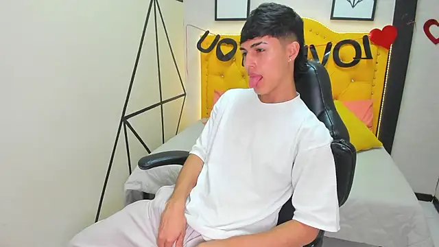 Ethan Jamees online show from February 2026 07:32:02 PM