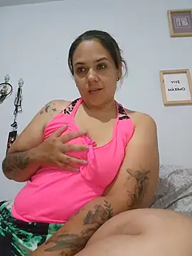 Snapshot of LoreinnFox chatting on May 2026 03:56:01 AM LoreinnFox online show from May 2026 03:56:01 AM