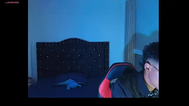 Snapshot of thian_blakee chatting on November 2025 04:37:02 AM thian blakee online show from November 2025 04:37:02 AM