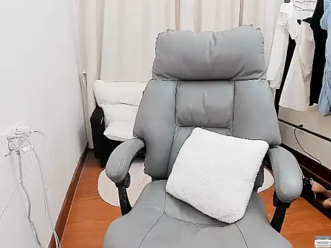 linlinjiang33 online show from December 2025 02:30:01 AM