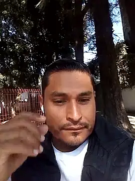 cristian112090 online show from December 2025 05:42:01 PM