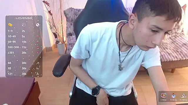 Snapshot of AngelRonson_ chatting on November 2025 04:48:02 AM AngelRonson online show from November 2025 04:48:02 AM