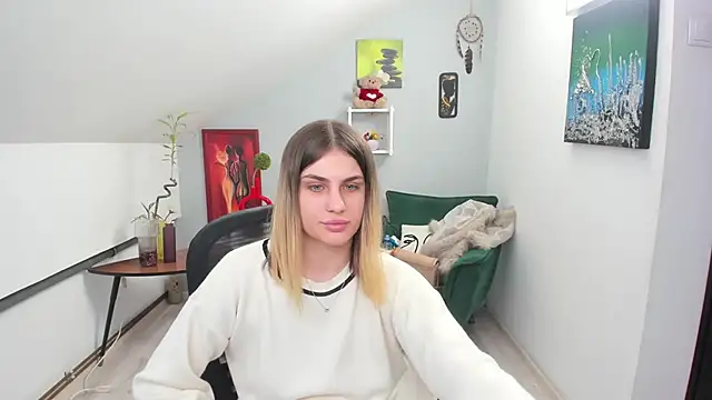 Snapshot of SarahOwenn chatting on November 2025 12:41:02 PM SarahOwenn online show from November 2025 12:41:02 PM