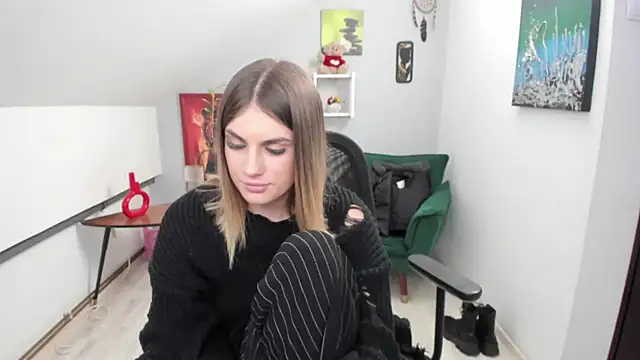 Snapshot of SarahOwenn chatting on January 2026 12:10:02 PM SarahOwenn online show from January 2026 12:10:02 PM