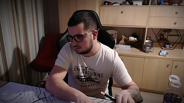 kevinnlovelly online show from December 2025 06:36:01 PM