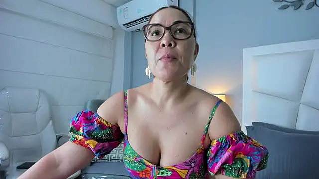Snapshot of AnnaJaimes chatting on April 2026 11:50:01 PM AnnaJaimes online show from April 2026 11:50:01 PM