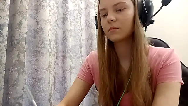 CrackShirker online show from December 2025 06:19:01 AM