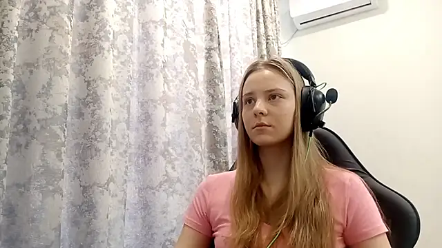 CrackShirker online show from December 2025 06:19:01 AM