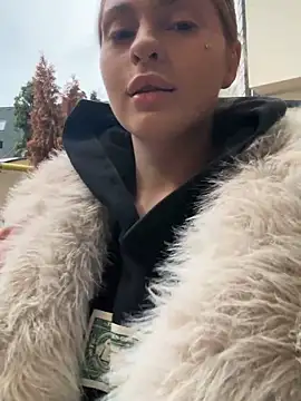 MilenaLuxury online show from November 2025 01:47:02 PM