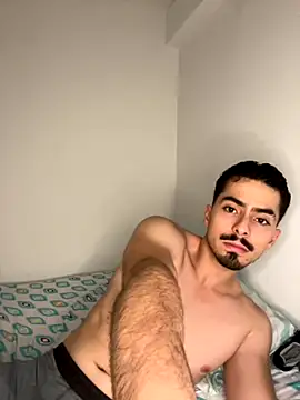 usuario02746 online show from November 2025 11:40:01 PM