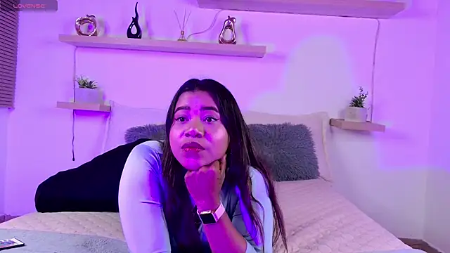 Lunaartistry online show from November 2025 02:58:01 AM