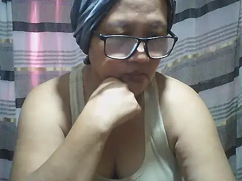 Snapshot of fireflower70 chatting on July 2026 01:29:01 AM fireflower70 online show from July 2026 01:29:01 AM