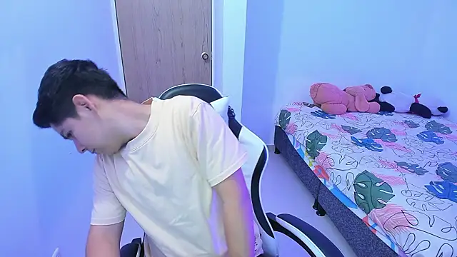 Asta YunoXXX online show from February 2026 04:43:01 AM