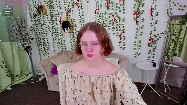 Mia Mooore online show from February 2026 01:23:02 PM