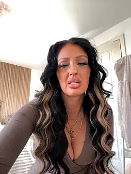 Snapshot of Lolaxox_ chatting on December 2025 11:28:02 AM Lolaxox online show from December 2025 11:28:02 AM