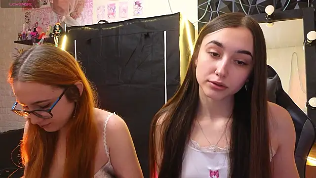 sunny luna online show from February 2026 01:30:02 PM