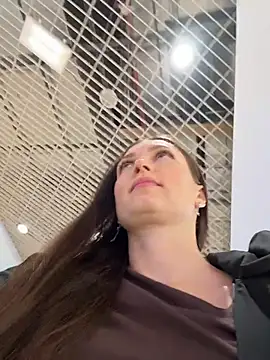 ZaraHill online show from December 2025 03:49:02 AM