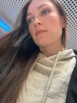 ZaraHill online show from December 2025 03:48:01 AM