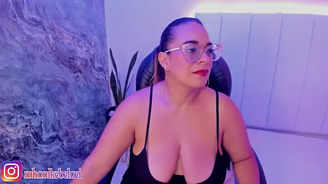 Snapshot of MHONIKBELUCCI chatting on July 2026 11:14:01 AM MHONIKBELUCCI online show from July 2026 11:14:01 AM