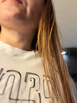 Snapshot of RosaliaVicky chatting on December 2025 06:08:02 AM RosaliaVicky online show from December 2025 06:08:02 AM