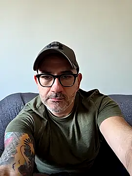 Snapshot of Aresal84 chatting on December 2025 12:32:01 PM Aresal84 online show from December 2025 12:32:01 PM