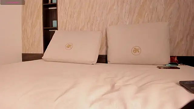 ayla velt online show from March 2026 07:30:02 PM