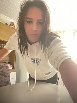 larysinha online show from July 2026 04:13:01 PM