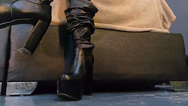 Snapshot of MilaDeRoux chatting on February 2026 03:35:01 AM MilaDeRoux online show from February 2026 03:35:01 AM