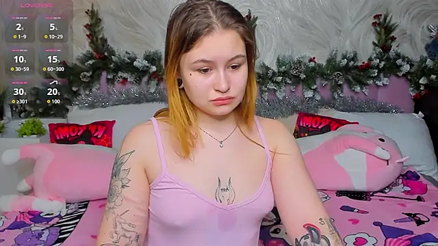 Snapshot of MilanaXHoney chatting on December 2025 01:13:01 AM MilanaXHoney online show from December 2025 01:13:01 AM