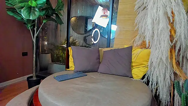 isaac grimm online show from December 2025 04:17:02 AM