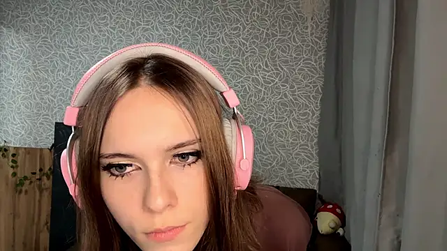 EvaLoveer online show from December 2025 11:04:02 AM