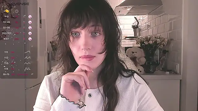 Snapshot of MePretty chatting on December 2024 11:58:01 PM MePretty online show from December 2024 11:58:01 PM