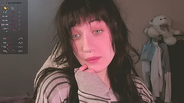 Snapshot of MePretty chatting on October 2025 05:24:02 PM MePretty online show from October 2025 05:24:02 PM